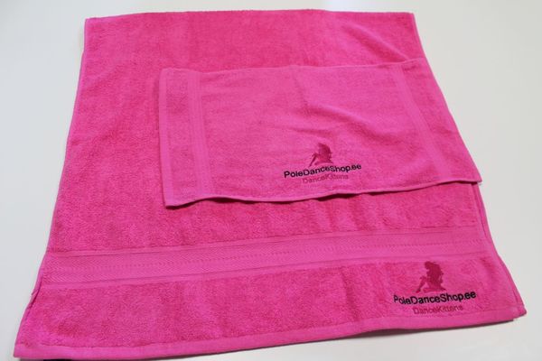 roosa logoga rätik